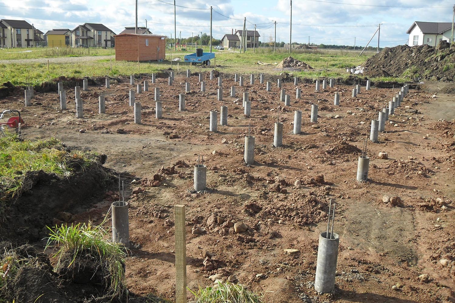 <span style="font-weight: bold;">БУРЕНИЕ ПОД СВАИ, СТОЙКИ, СТОЛБЫ, ФУНДАМЕНТ </span>